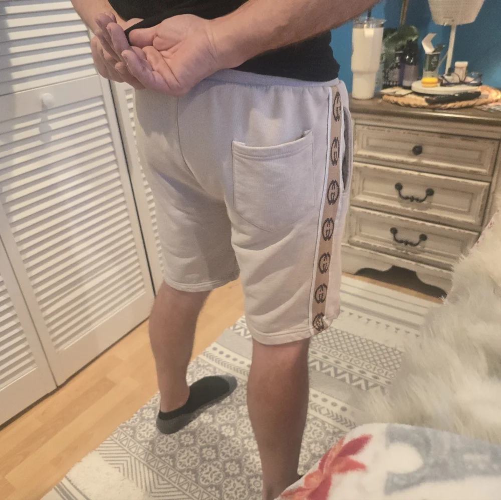 Gucci Side Double Globo Beige Shorts.